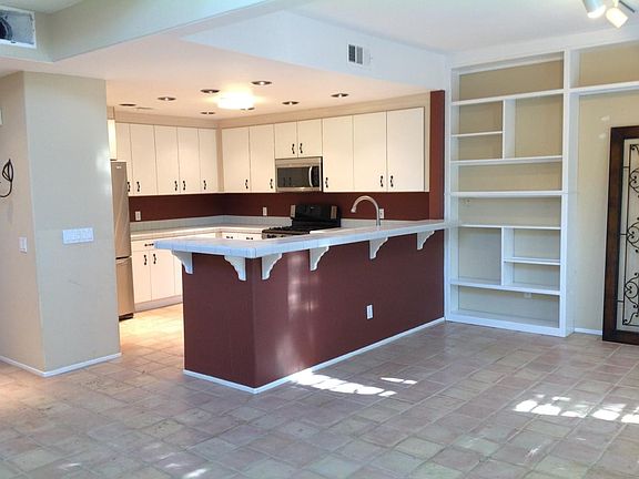 Kitchen - walls now neutral