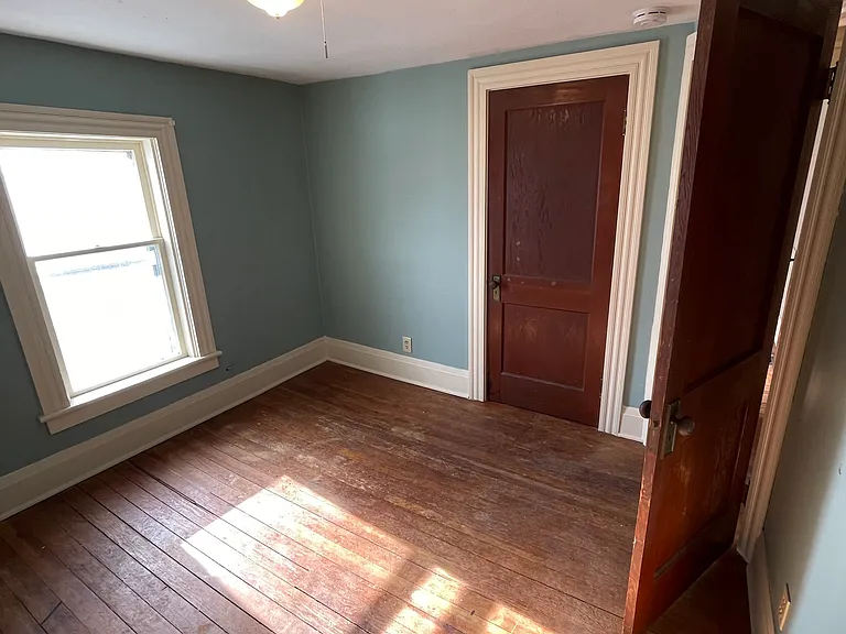 28 Brooklyn Ave — Photo 19