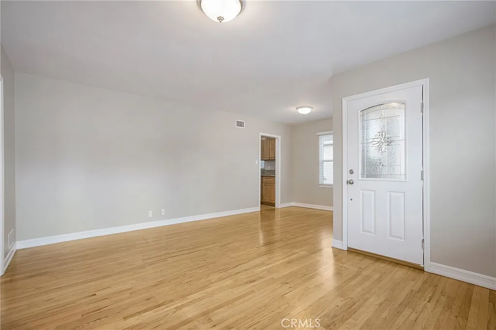 3 bed, 1112 sqft, $4,000 — Photo 3