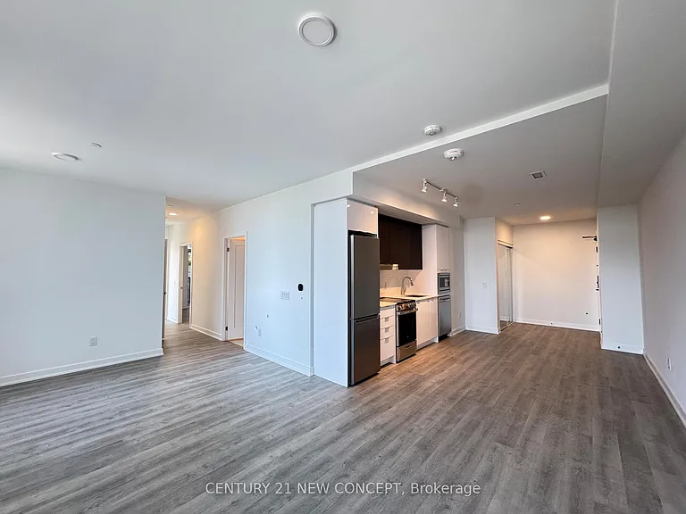 5105 Hurontario St #412 — Photo 8