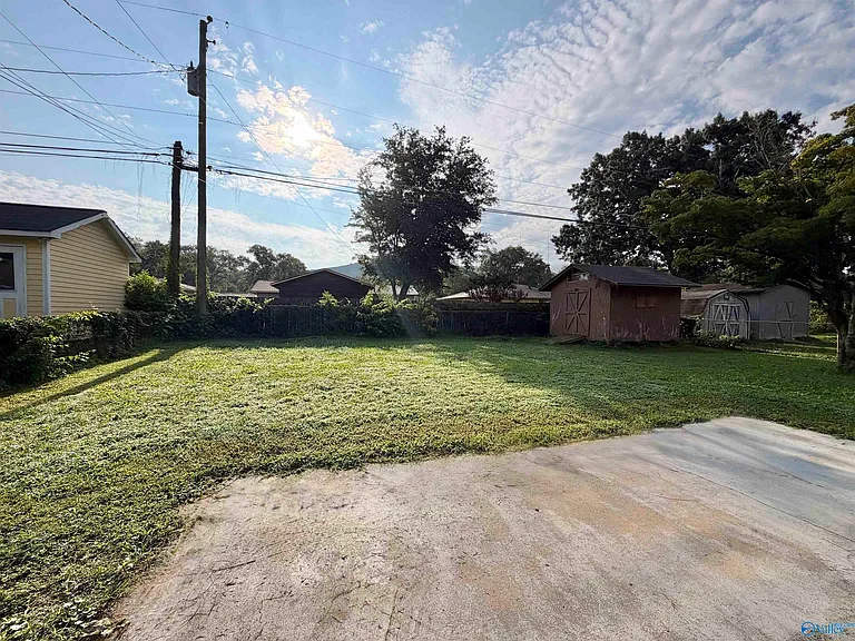 2110 Fernbrook Dr NE — Photo 17