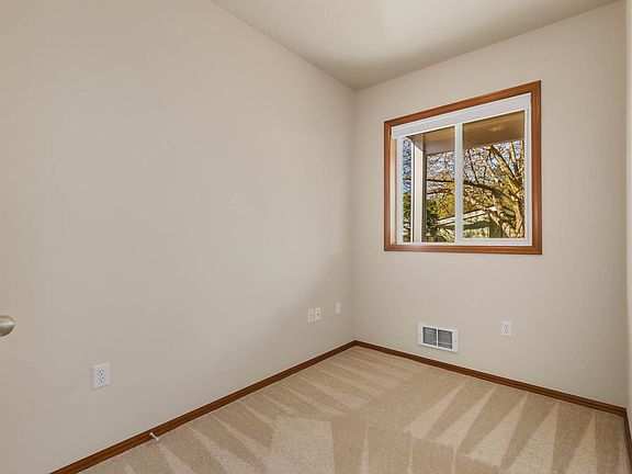 4th image of 1619 SW Barton St