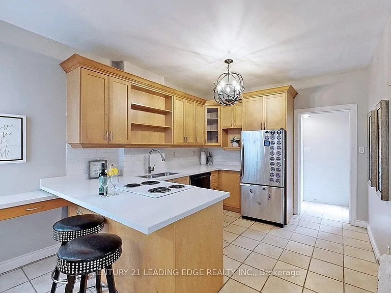 233 Borden St #UPPER LEVEL — Photo 8