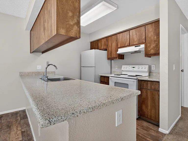 Laurel Oaks — Photo 33