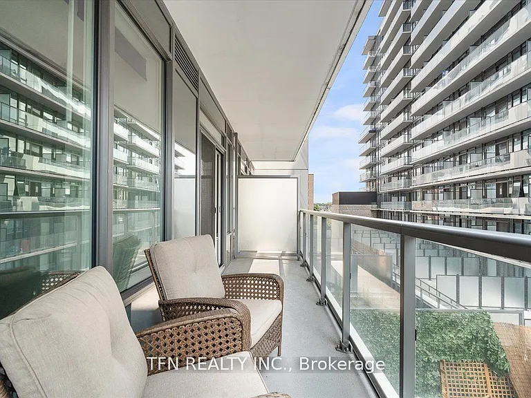 212 King William St #513 — Photo 18
