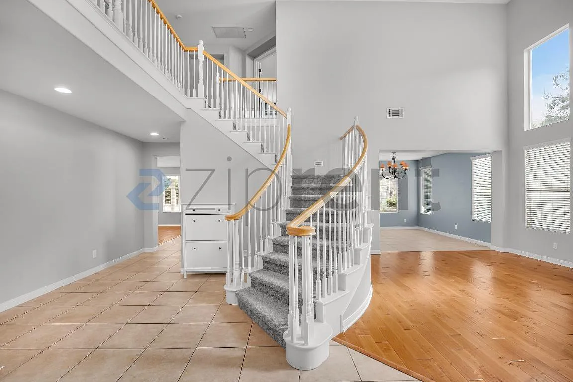 4 bed, 3173 sqft, $5,800 — Photo 2