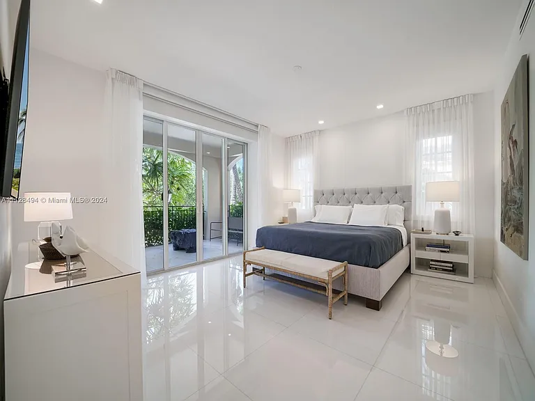 19117 Fisher Island Dr #19117 — Photo 26