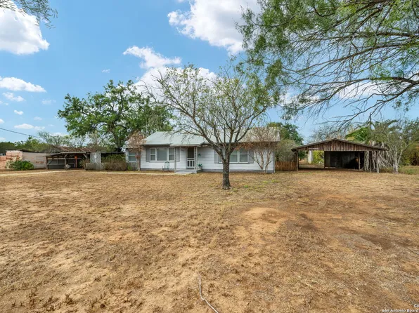 1815 COUNTY ROAD 328, Jourdanton, TX 78026