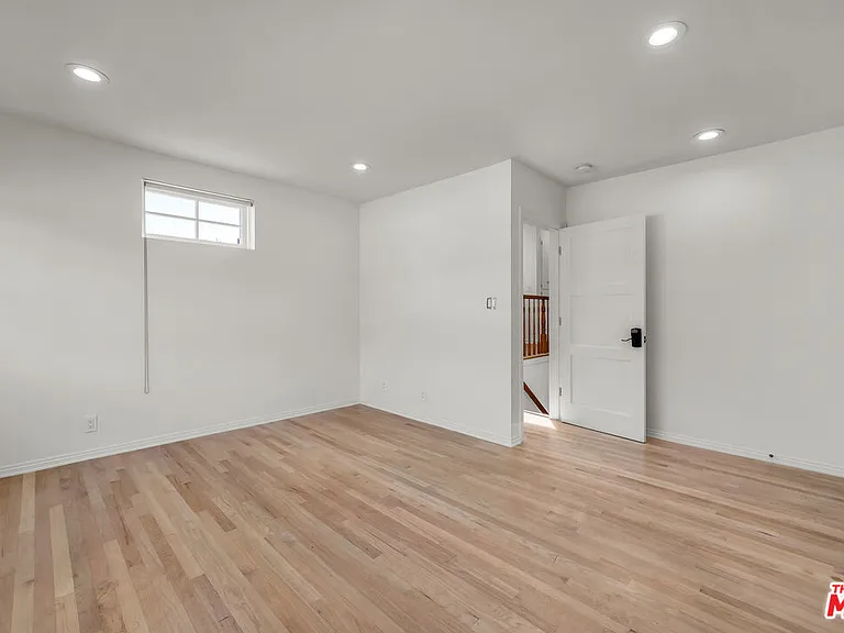 1521 Midvale Ave — Photo 23
