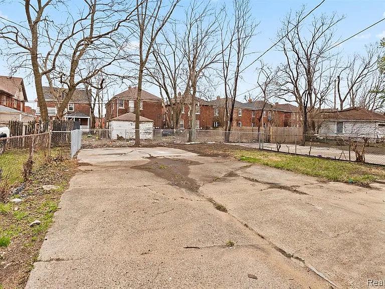 4767 Sturtevant St — Photo 28