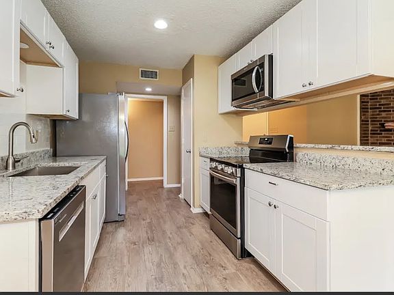 5th image of 9890 Wooddale Ct #7