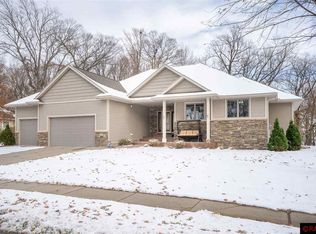 409 Diamond Creek Rd, Mankato, MN 56001