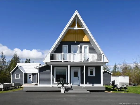 27 Chiasson Rd, Caraquet, NB E1W 1A3