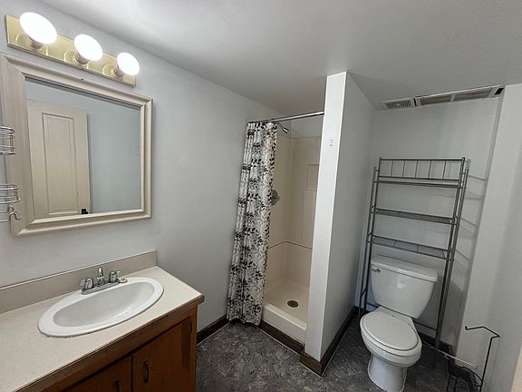 5th image of 118 W Van Buren St #201