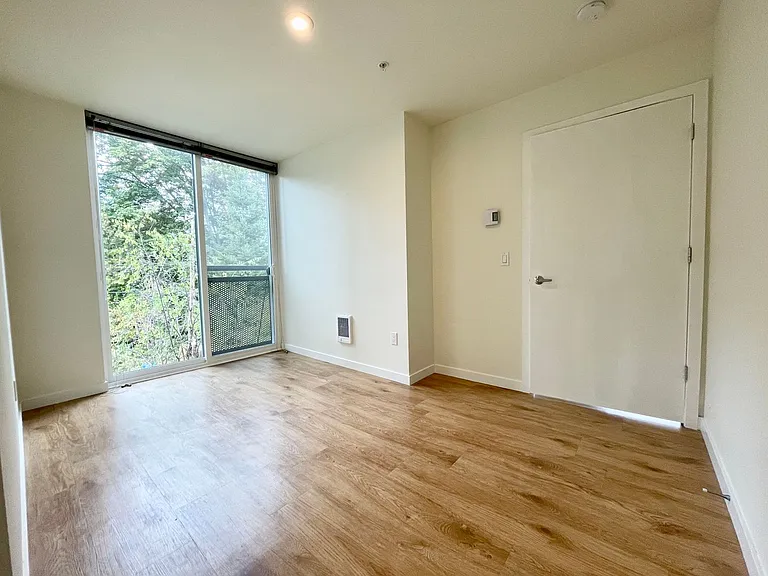 Bayview West Apartments — Photo 25