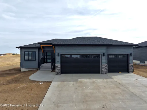 526 River Dr, Dickinson, ND 58601