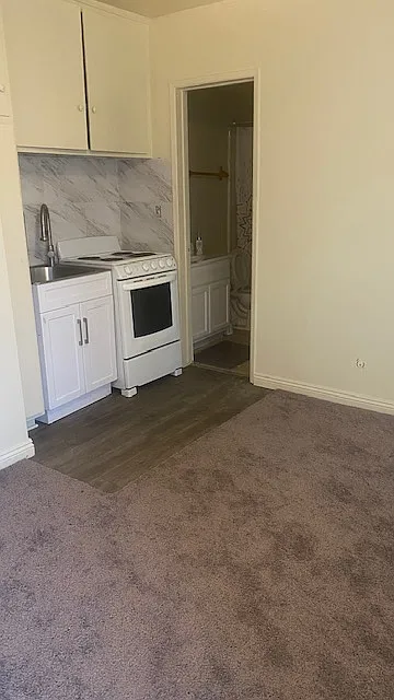 Building Photo - 222 W Kelso St #2