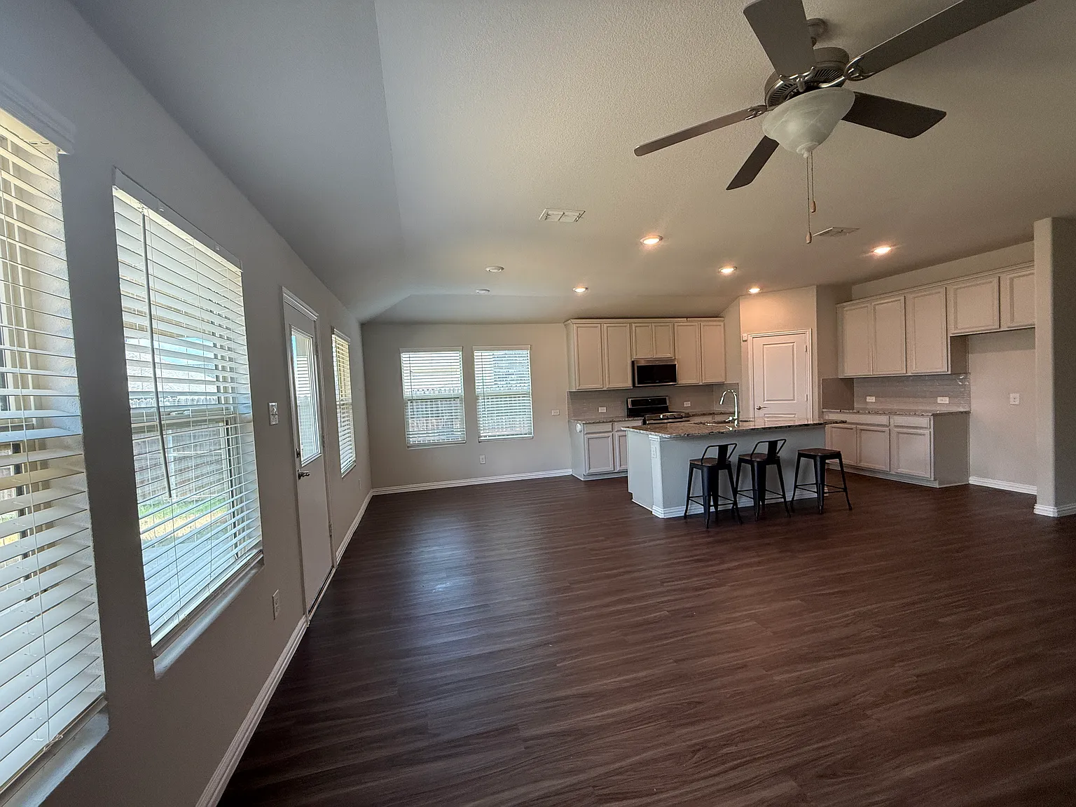 4 bed, 2226 sqft, $2,575 — Photo 4