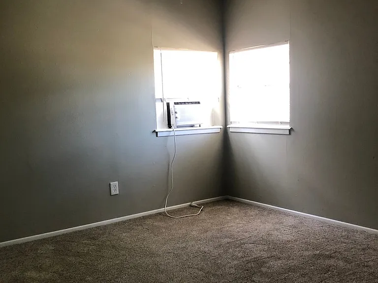 109 N Uvalde Ave — Photo 14