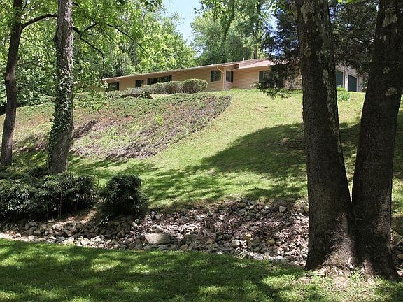 2nd image of 1840 Tucker Ln