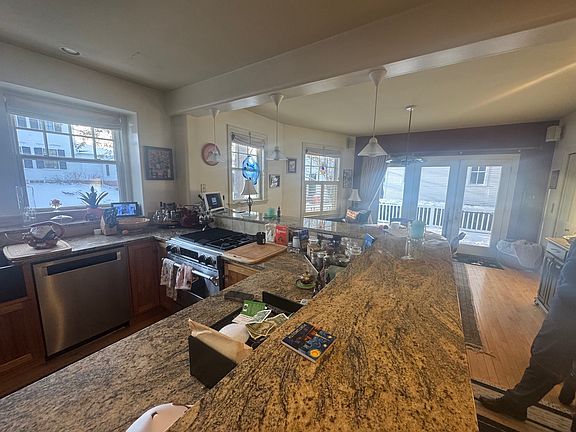 5th image of 338 Middle St #1