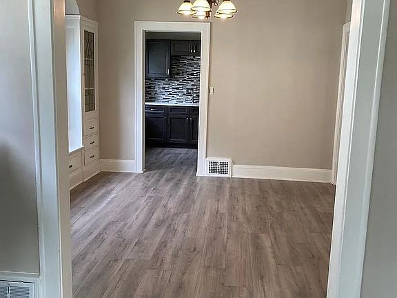 5th image of 2215 Chesterland Ave