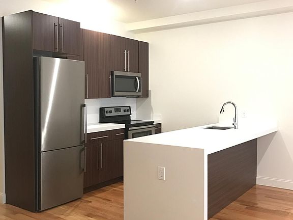 2nd image of 34 Maiden Ln APT 1