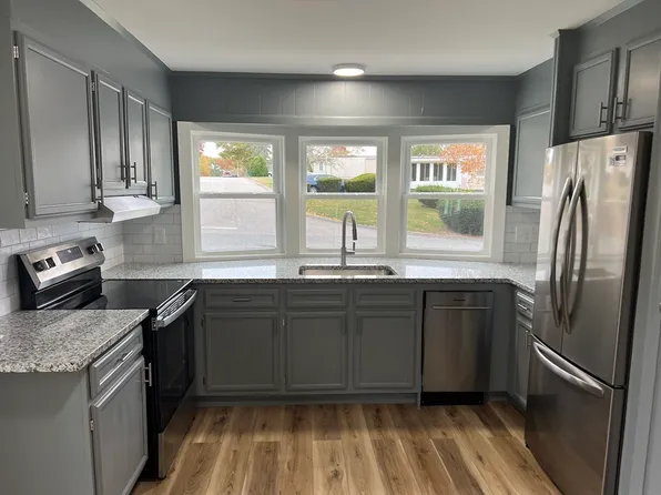 19 Coachman Ter, Plymouth, MA 02360