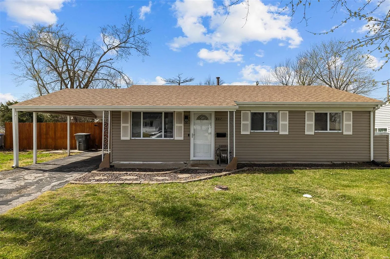 807 Saint Paul Ln photo 1