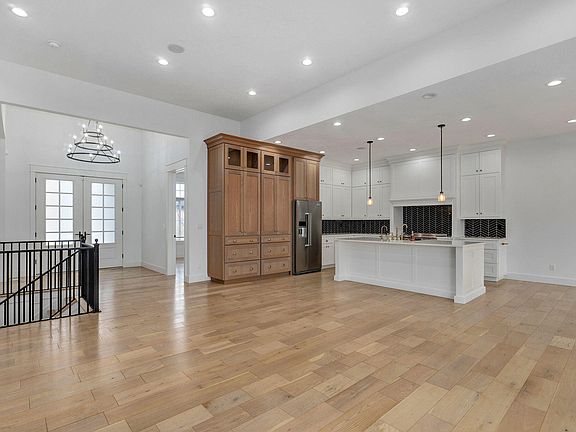 5th image of 3806 E Cypress Point Street