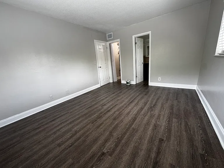 425 NE 7th Ave #8 — Photo 6