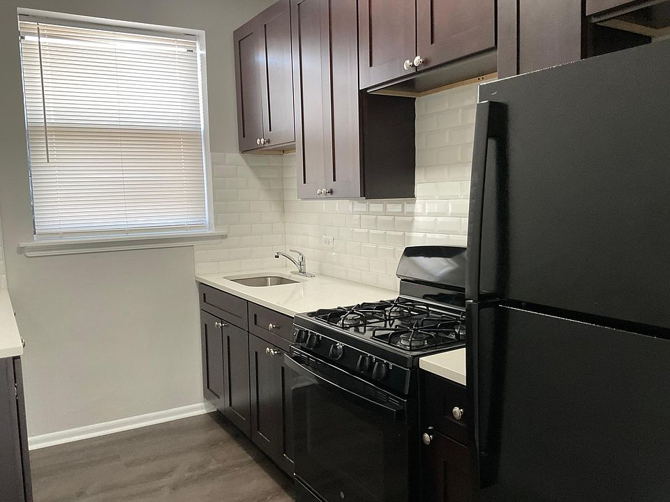 1st image of 4631 S Lake Park Ave #205