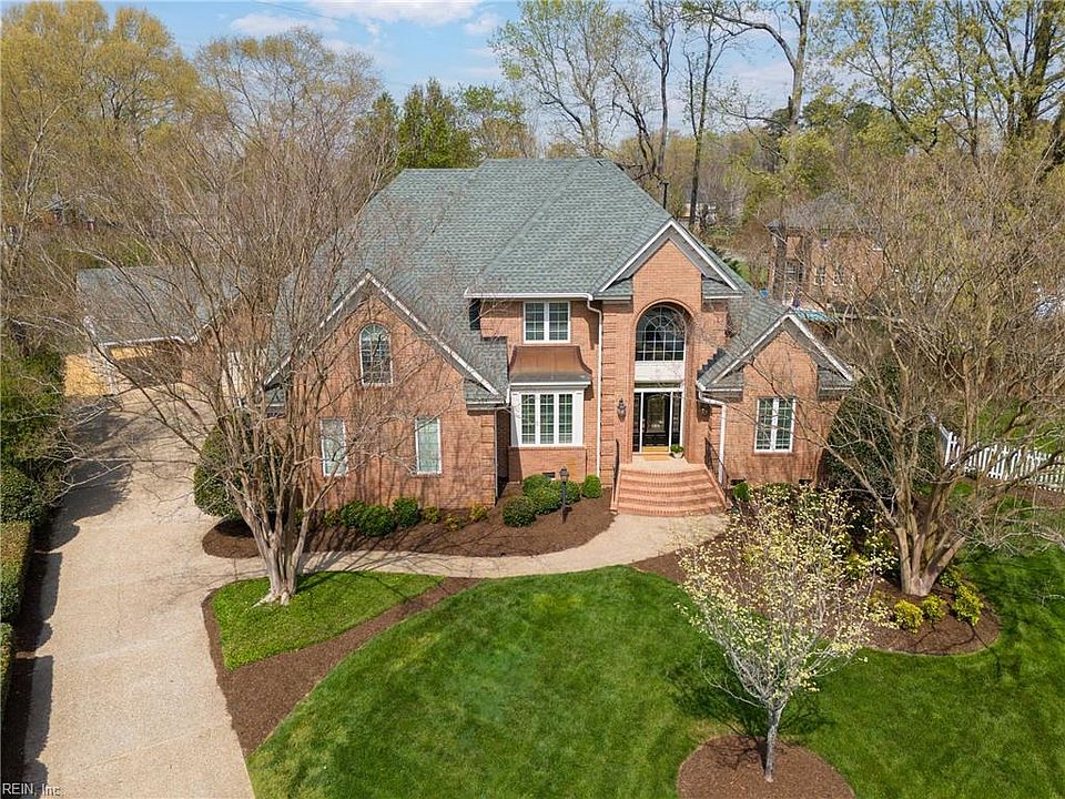 1st image of 604 Stoneleigh Ct