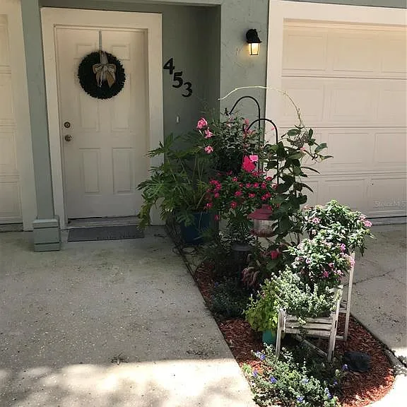 453 W Desoto St — Photo 2