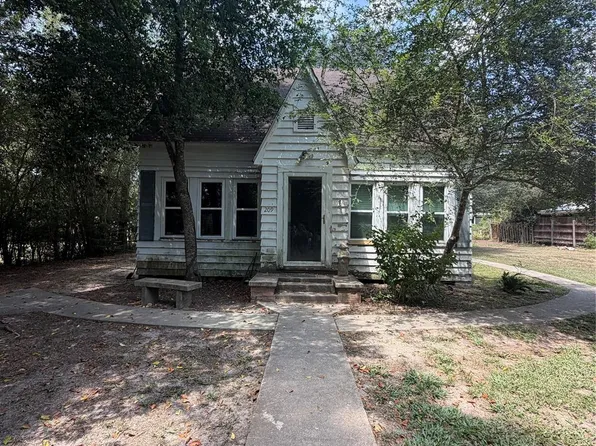 209 Sutton St, Woodville, TX 75979