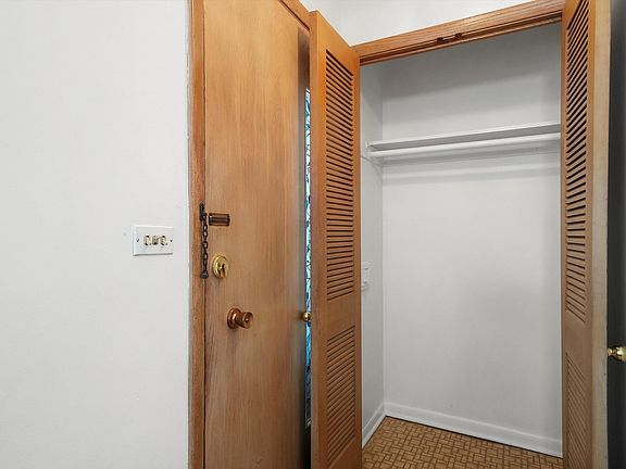 4th image of 2828 N Moody Ave