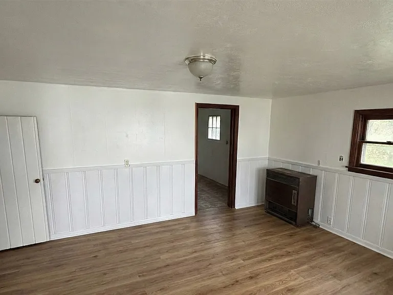 2432 Jensen Ave — Photo 2