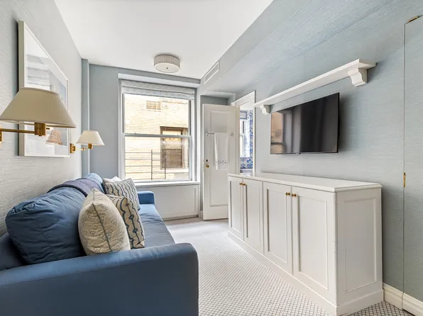 130 East 75th Street image 4 of 18