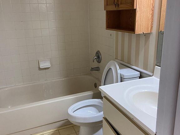 2nd image of 3670 Chatham Dr