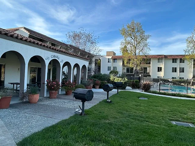 2 bed, 1052 sqft, $3,000 — Photo 2