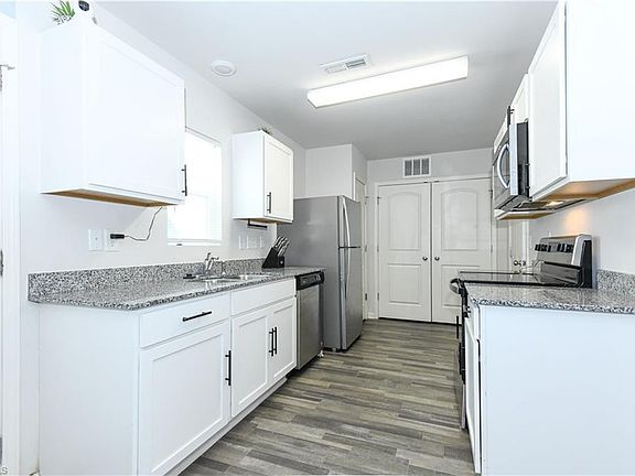 5th image of 2902 Desmond Woods Dr