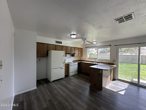 3rd image of 2743 E BLUEFIELD Avenue