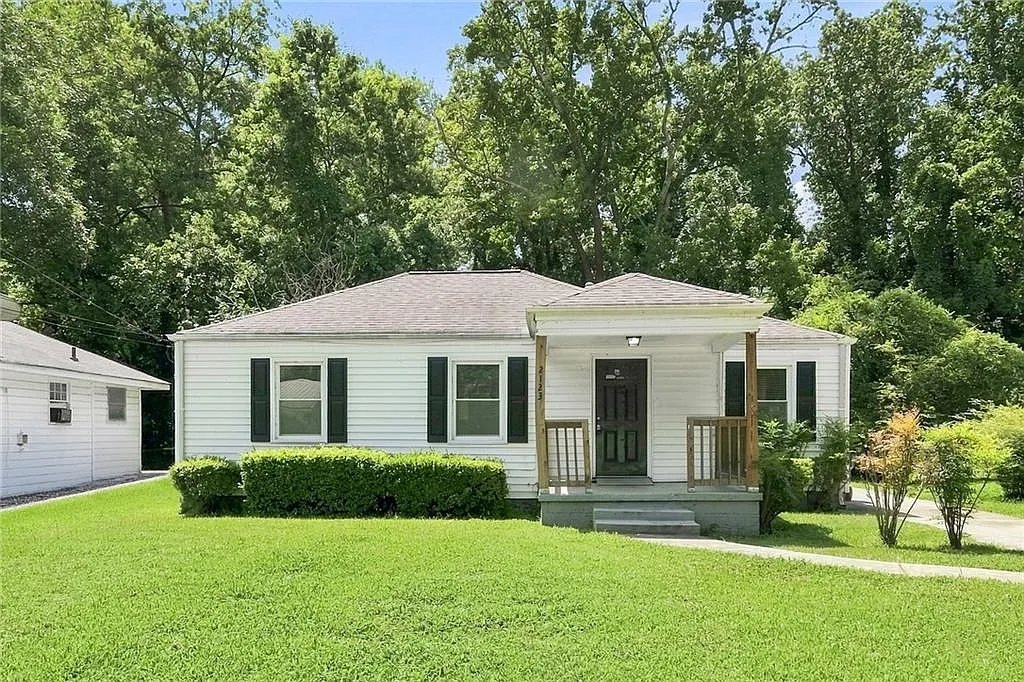 3 bed, 1.0 bath, 880 sqft, $1,465 — Photo 1