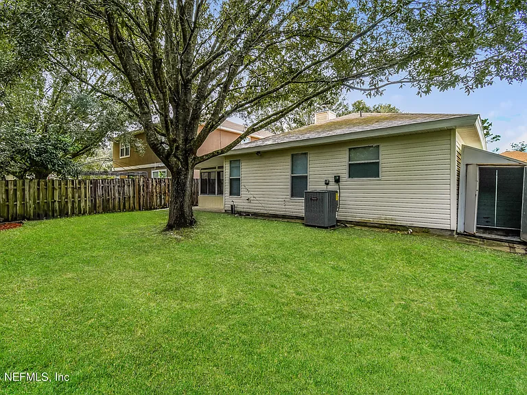 12579 Woodfield Cir W — Photo 15