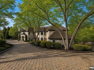 66 Hoover Dr, Cresskill, NJ 07626