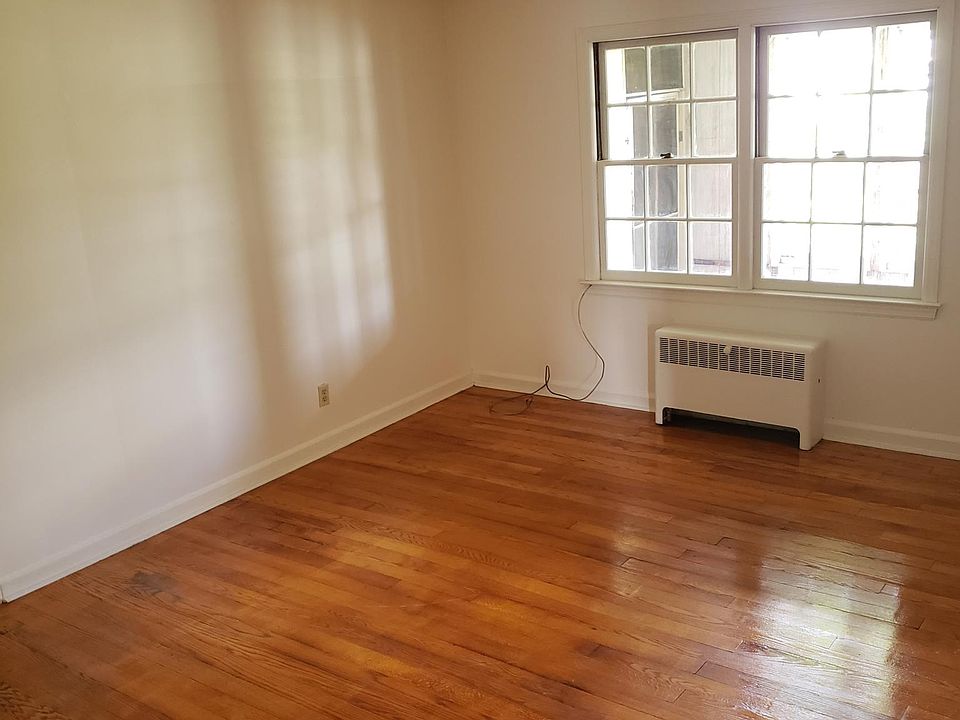 2nd image of 422 Broadway APT 8