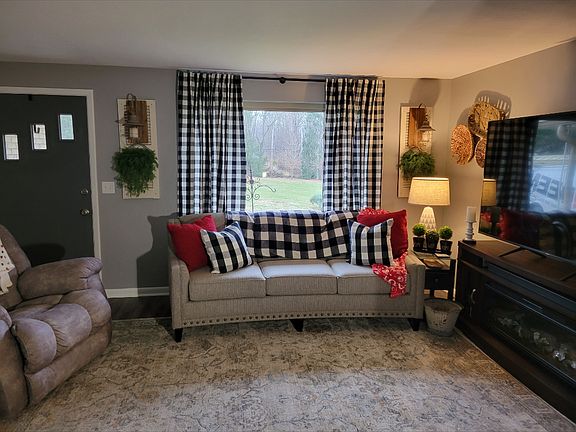 2nd image of 4306 Woodlawn Dr