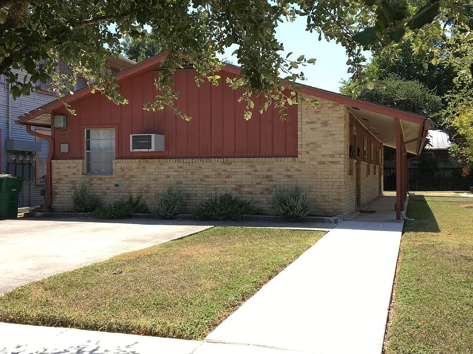 Duplex from the street. Unit for rent is the one in the back.
