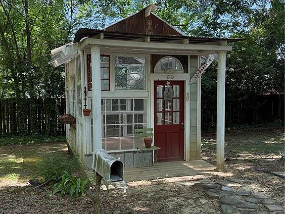 5th image of 224 Hillcrest Dr