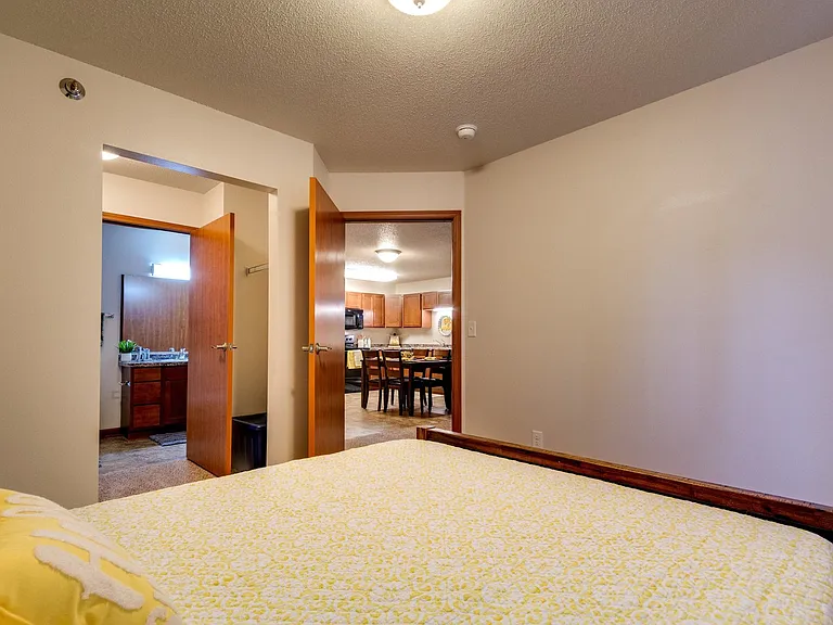 Southport Heights Apartments — Photo 17